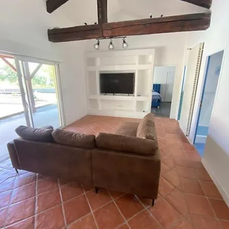 Maison A Deux Pas De Perigueux Quartier Calme.